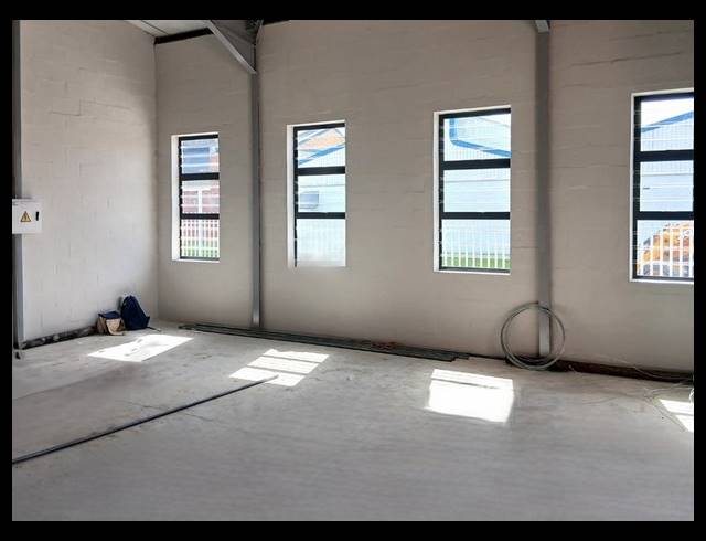 104M² WAREHOUSE TO LET IN OTTERY